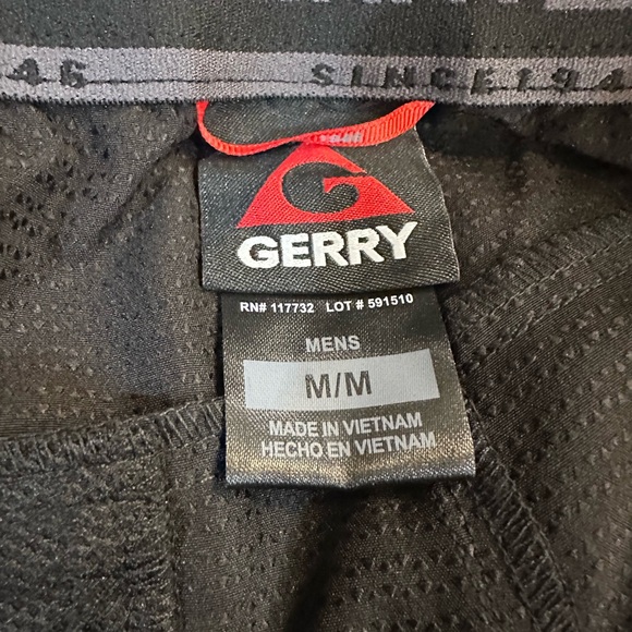 Gerry Weber Men's Black Trail Shorts - Picture 5 of 5